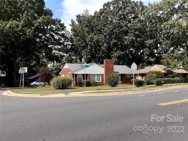 320 Scaleybark Rd, Charlotte, NC 28209