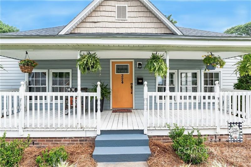 324 W Chestnut St, Stanley, NC 28164