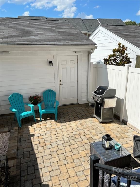 15838 Sharon Dale Dr, Davidson, NC 28036