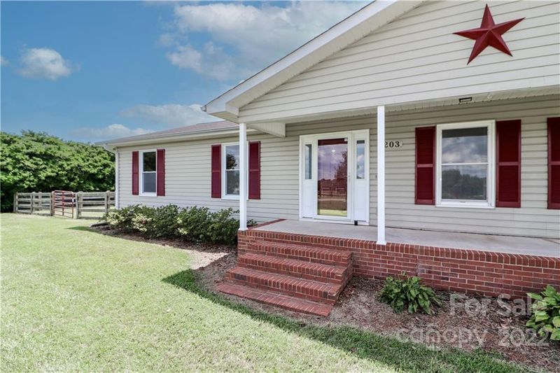 203 Old Airport Rd, Statesville, NC 28677