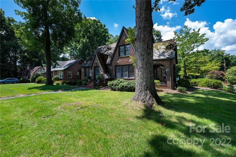 367 8th St NW, Hickory, NC 28601