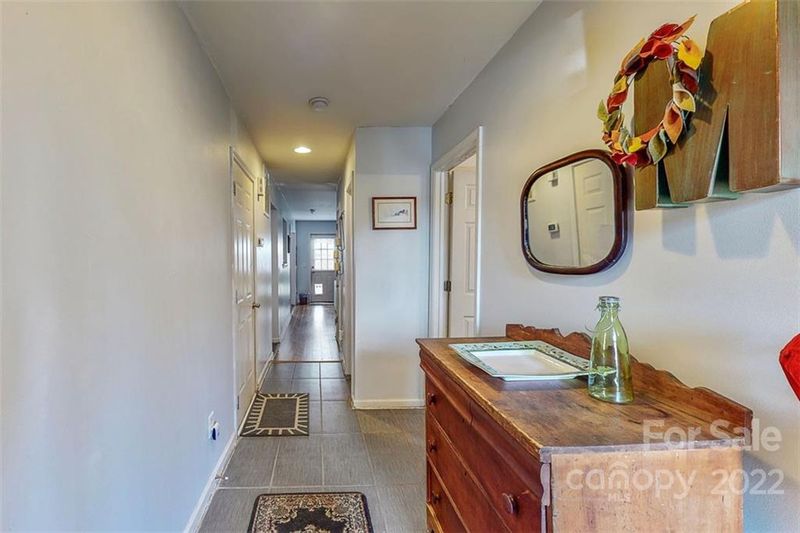 2512 Reid Oaks Dr, Charlotte, NC 28208