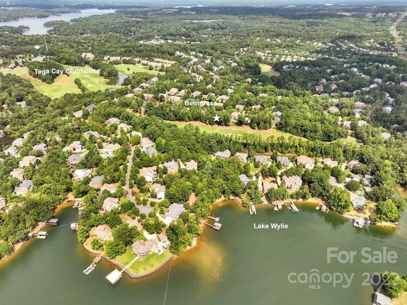 1748 Bentgrass Ln, Tega Cay, SC 29708