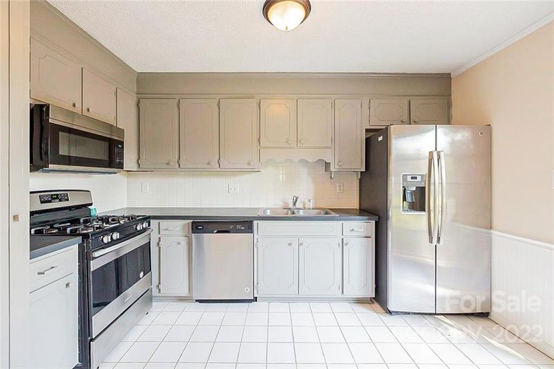 4525 Regal Oaks Rd, Gastonia, NC 28056