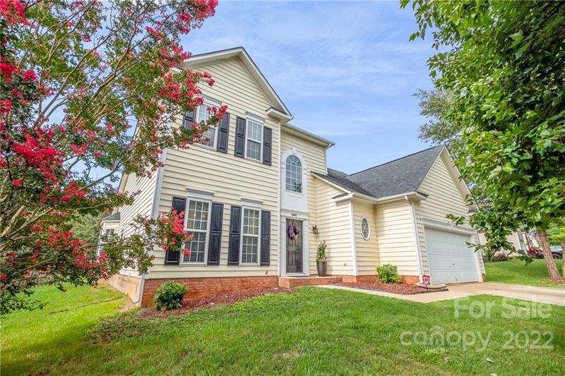 5809 Branthurst Dr, Charlotte, NC 28269