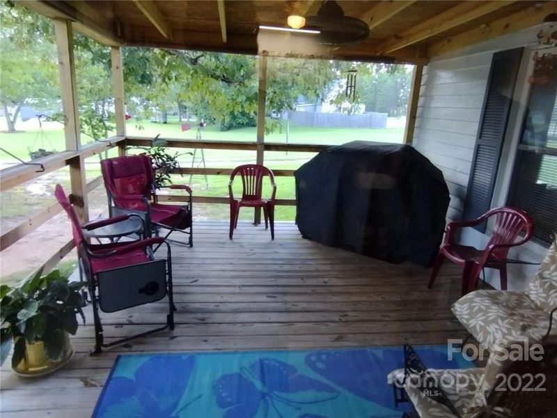1696 Charlotte Hw, Mooresville, NC 28115
