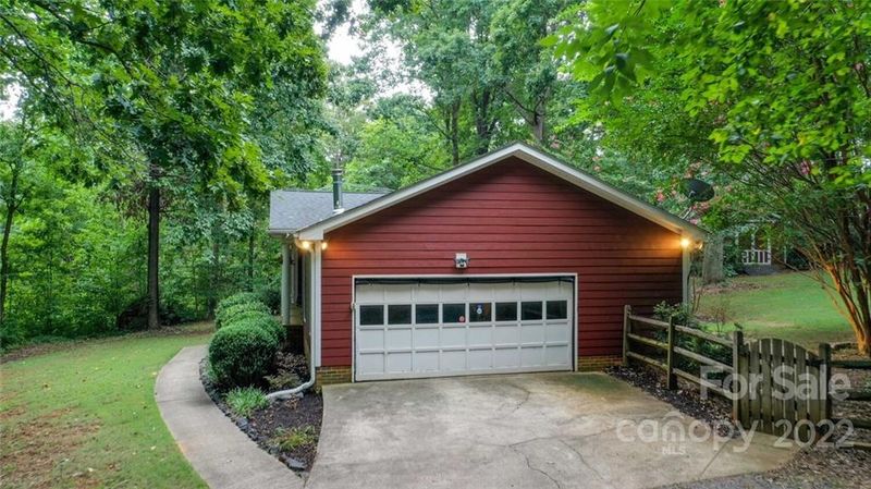 15209 August Ln, Charlotte, NC 28227