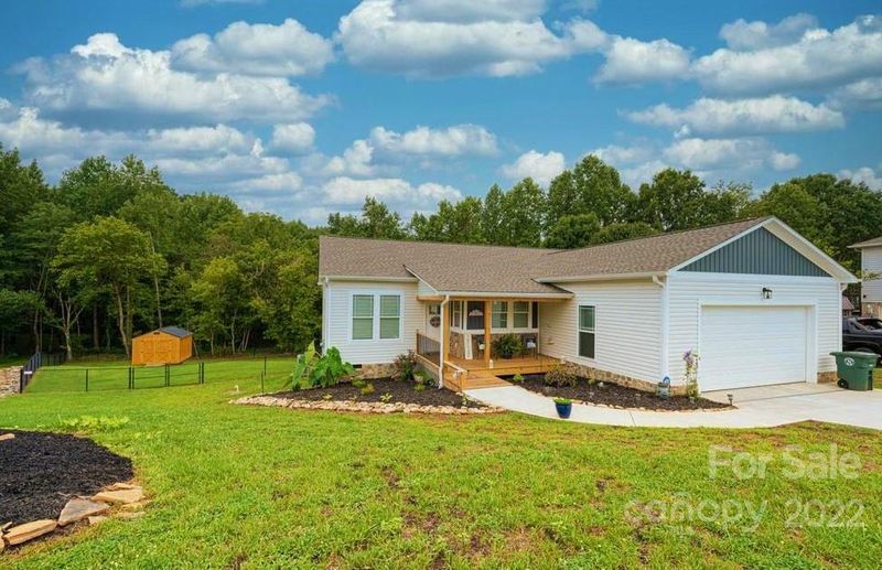 1560 Farmington Hills Dr, Conover, NC 28613