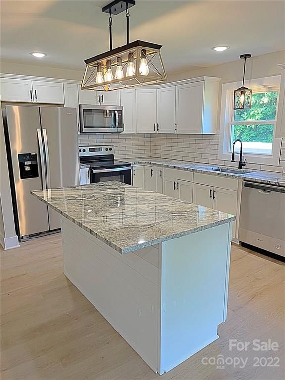 1124 S Skyland Dr, Mount Pleasant, NC 28124
