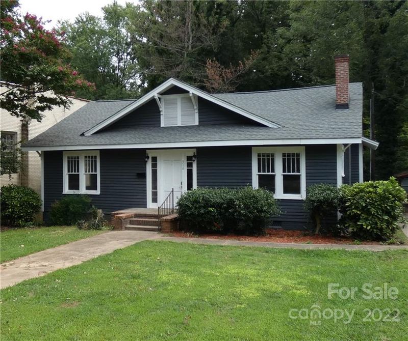 516 E Broad St, Statesville, NC 28677