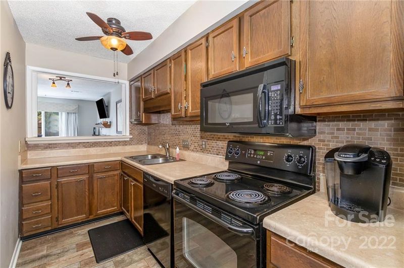 6027 Heath Valley Rd, Charlotte, NC 28210