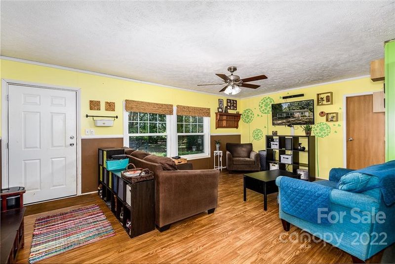1020 Point View Ln, Lincolnton, NC 28092