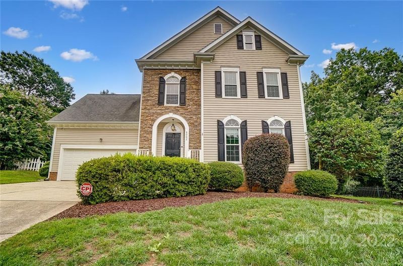 8002 Hawk Crest Ct, Charlotte, NC 28270