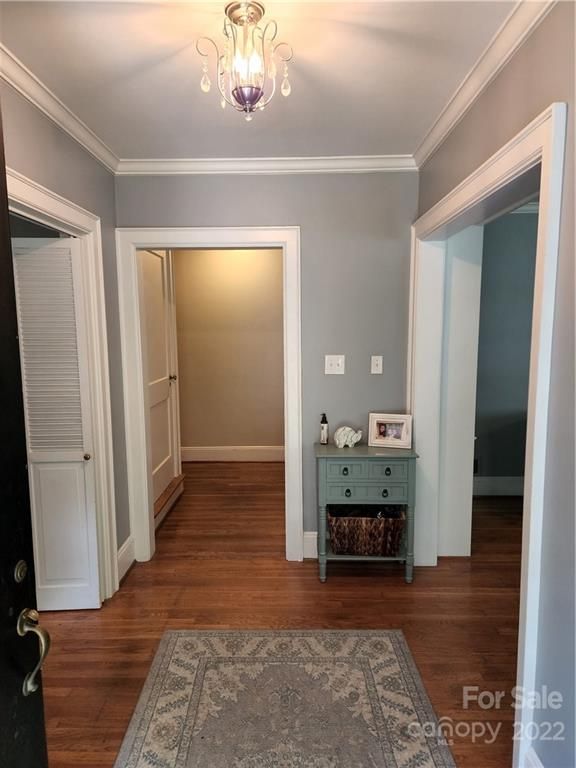 521 10th St, Hickory, NC 28601