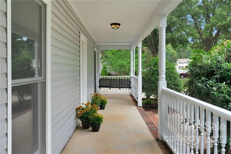 13709 Strathaven Dr, Matthews, NC 28105