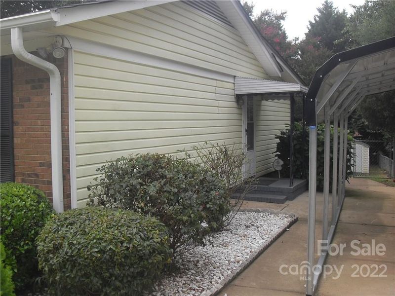 1143 Milan Rd, Charlotte, NC 28216