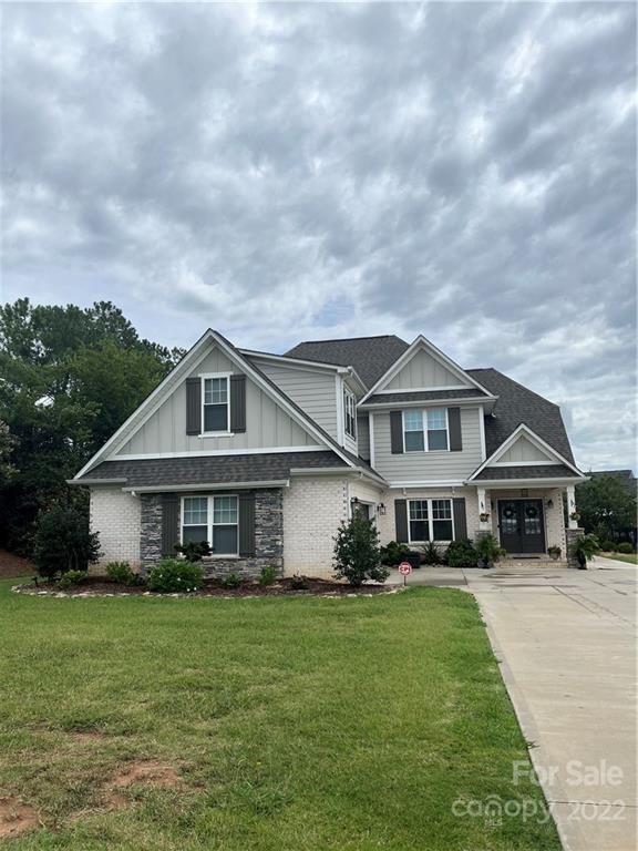 7905 Dell Dr, Harrisburg, NC 28075