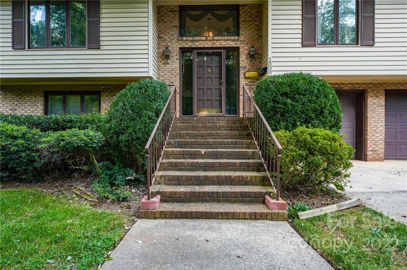 1300 Dumbarton Rd, Gastonia, NC 28054