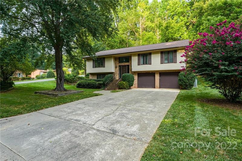 1300 Dumbarton Rd, Gastonia, NC 28054