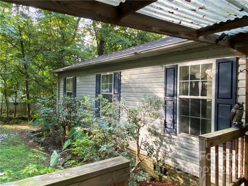 725 Breezewood Dr, Charlotte, NC 28262