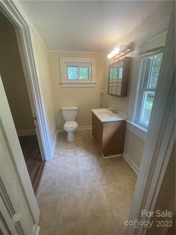 749 5th Ave SW, Hickory, NC 28602
