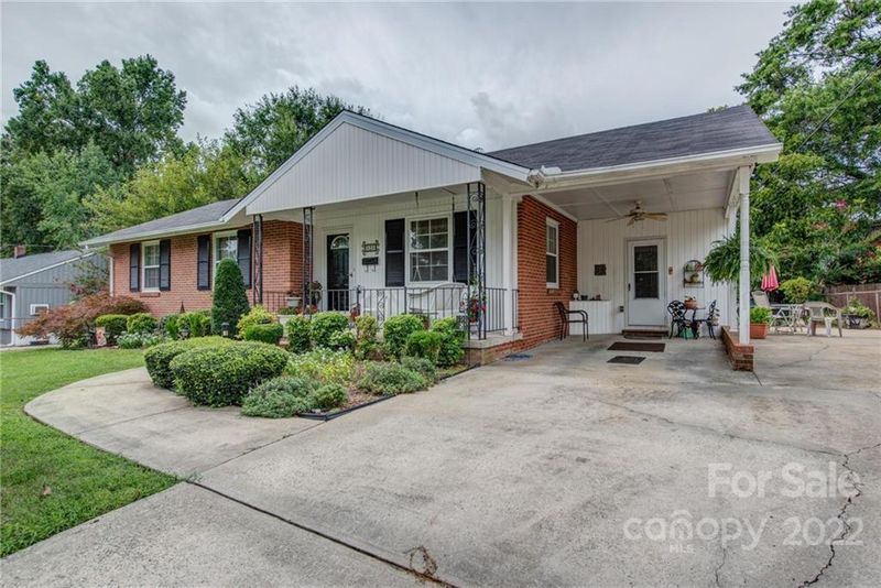323 S Vine St, Gastonia, NC 28052