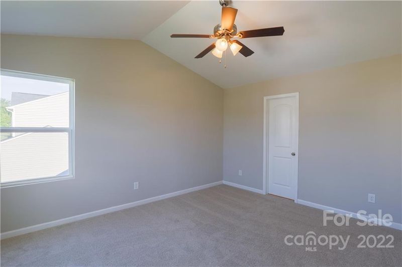 127 Lauren Ln, Lincolnton, NC 28092