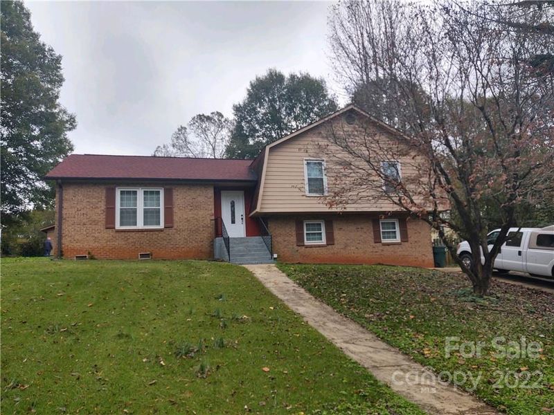 1310 Poplar Cir, Newton, NC 28658