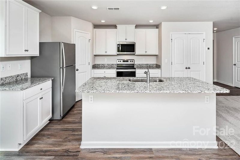 9257 Creedmore Hills Dr, Charlotte, NC 28214