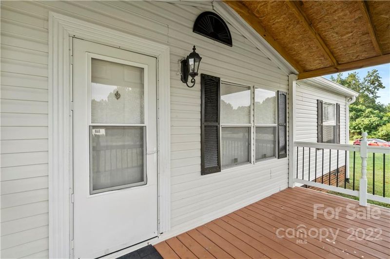 1229 Meadowland Dr, Lincolnton, NC 28092