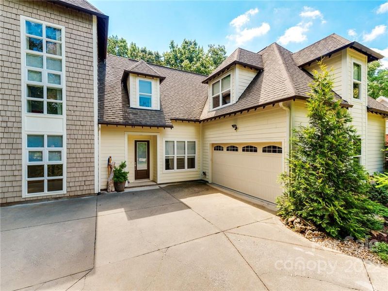 320 Sardis Grove Ln, Matthews, NC 28105
