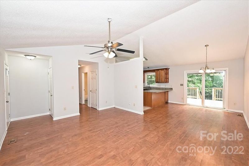 8543 Clear Meadow Ln, Charlotte, NC 28227