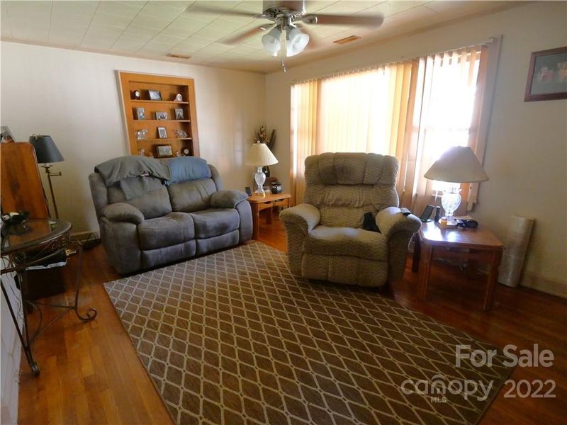 1426 16th Ave NE, Hickory, NC 28601