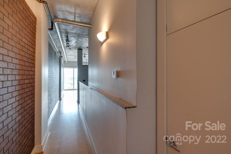 505 E 6th St #913, Charlotte, NC 28202