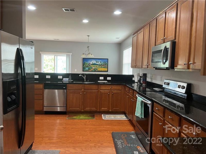 4515 Dalbeth St, Charlotte, NC 28213