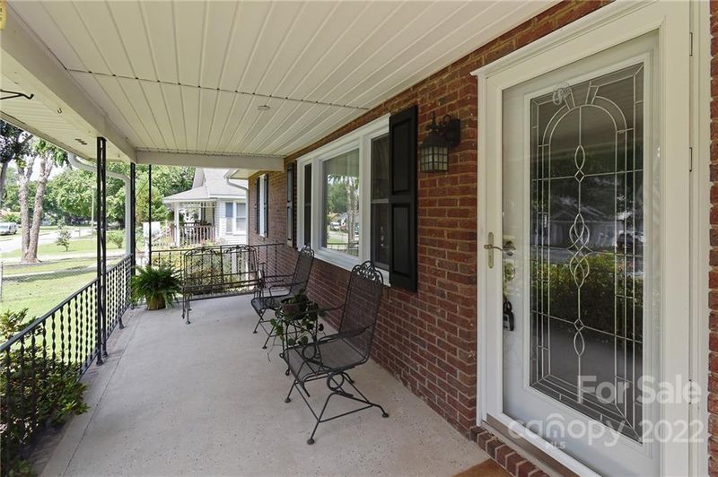 1208 N Main St, Lowell, NC 28098
