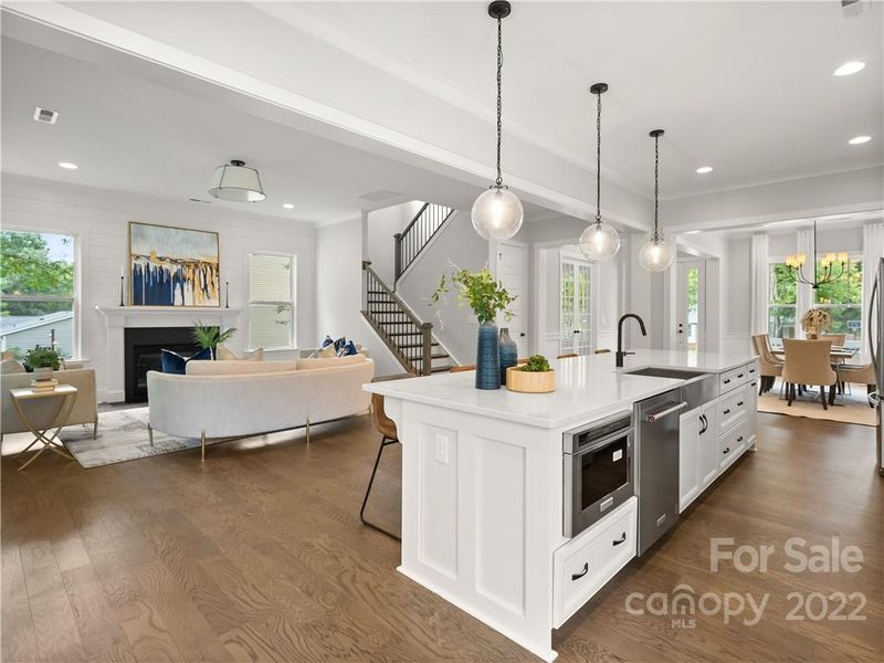 302 Regency Dr, Charlotte, NC 28211