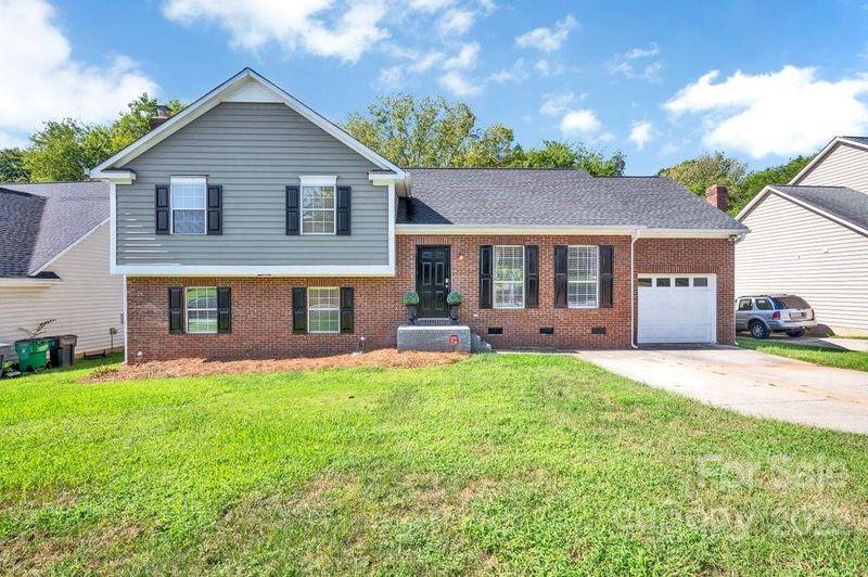1023 Yorkdale Dr, Charlotte, NC 28217