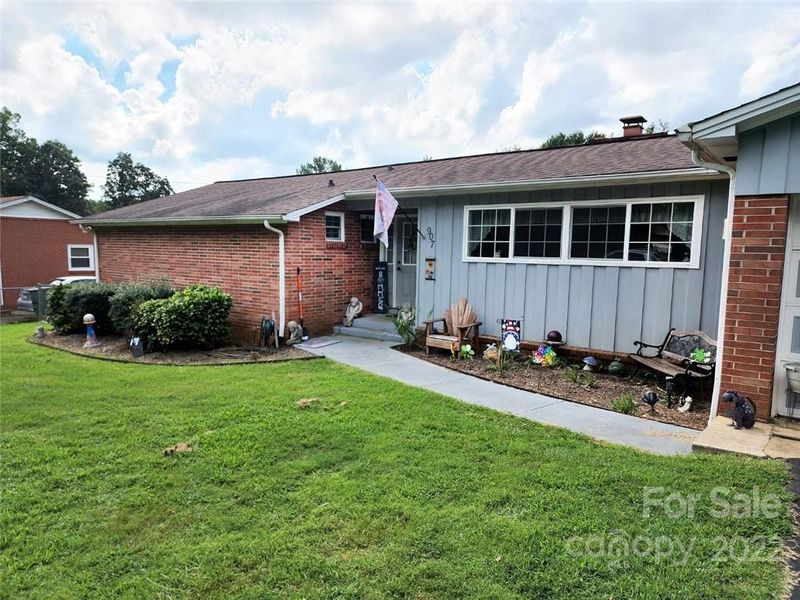907 15th St, Conover, NC 28613