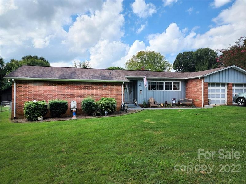 907 15th St, Conover, NC 28613