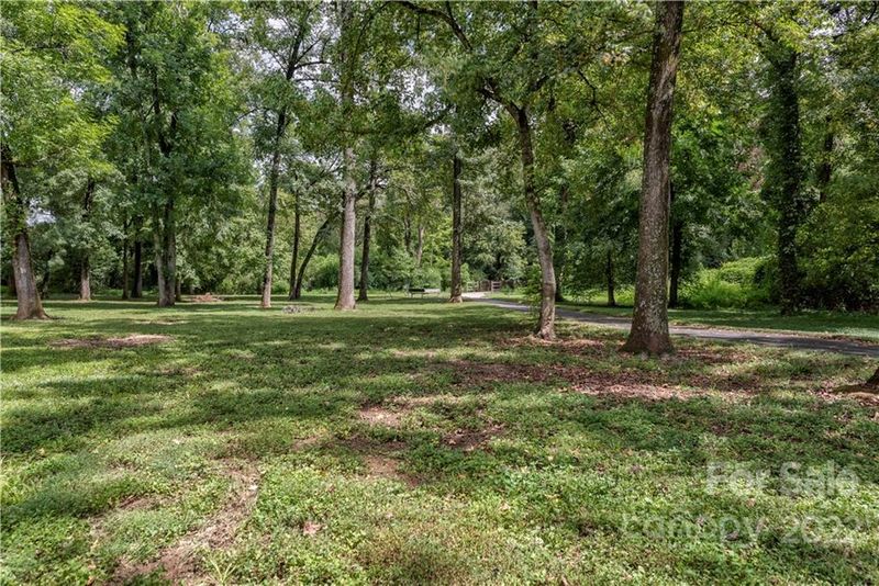1733 Masonic Dr, Charlotte, NC 28205