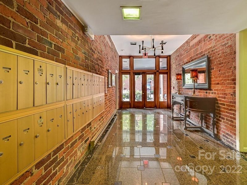 229 N Poplar St #32, Charlotte, NC 28202