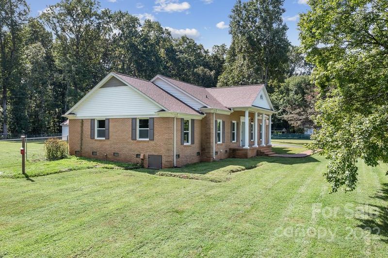 200 Cottonwood Dr, Mount Holly, NC 28120