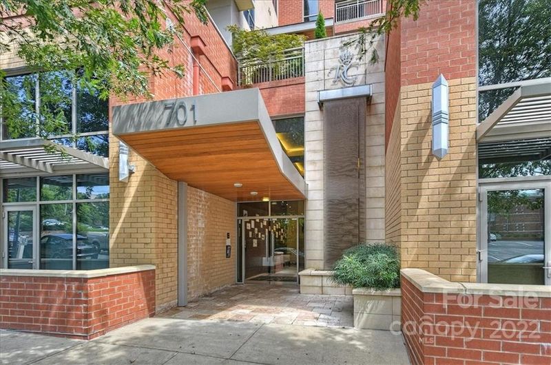 701 Royal Ct #902, Charlotte, NC 28202
