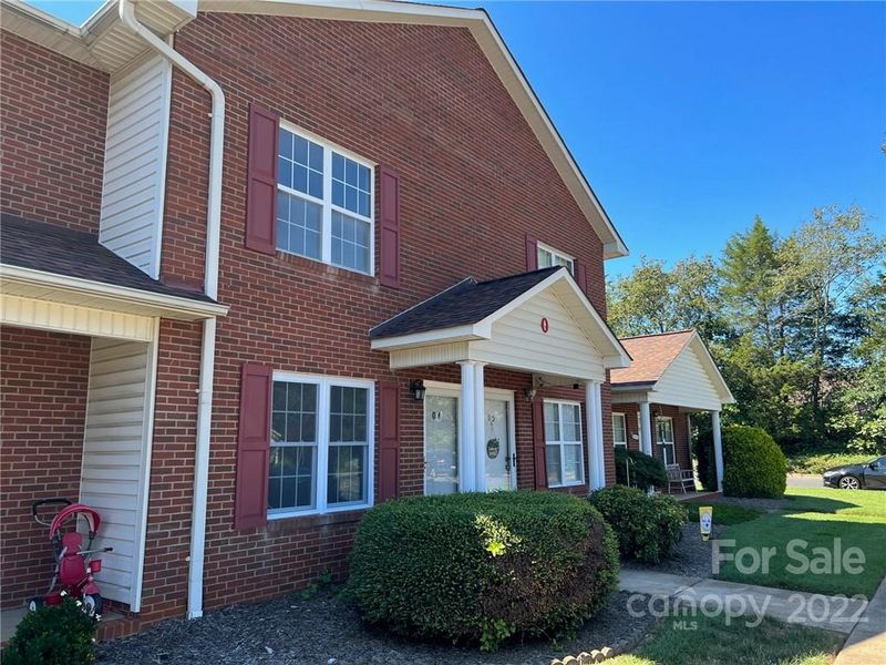 102 Brandywine Dr NE #O4, Conover, NC 28613