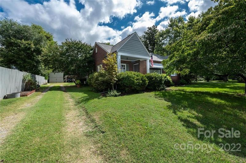 1306 12th Street Dr NW, Hickory, NC 28601