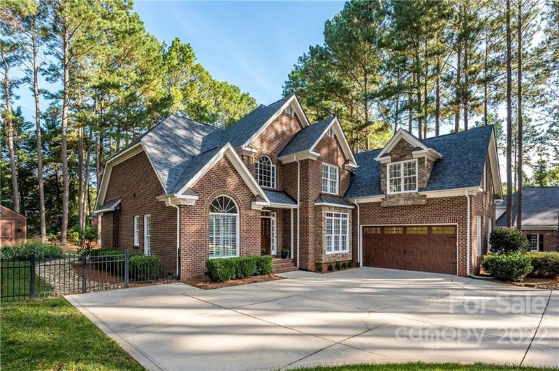 308 Trapper Cove Ln, Matthews, NC 28104