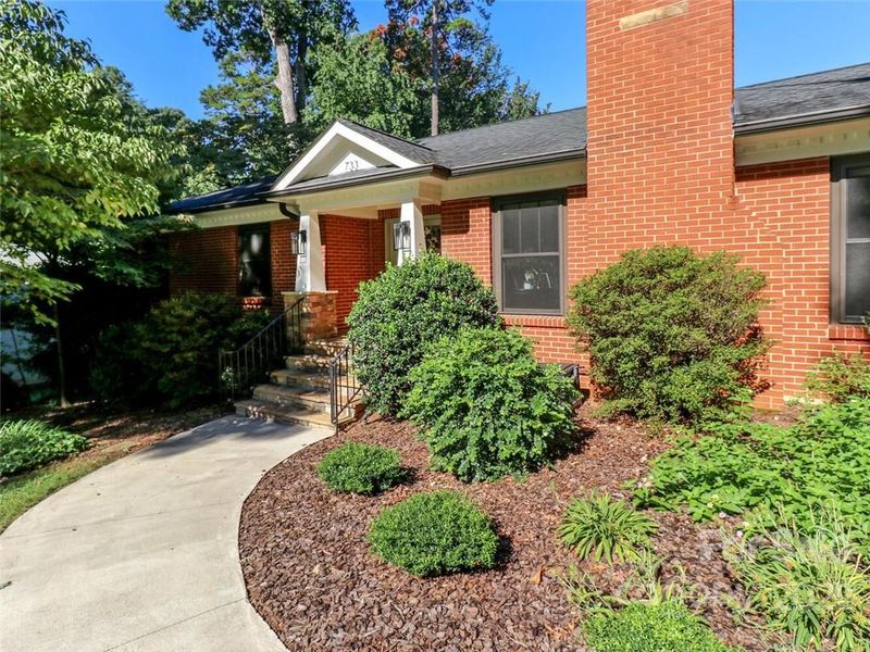 733 Larkhall Ln, Charlotte, NC 28211