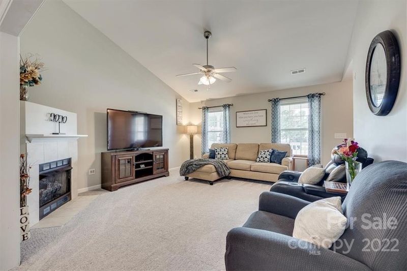 547 Pennyfields Ln, Clover, SC 29710