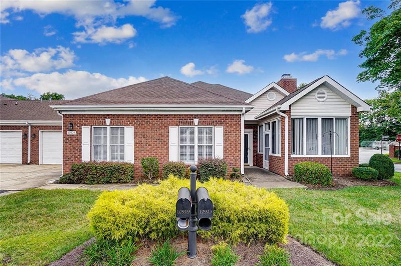 10923 Willow Crossing Dr, Charlotte, NC 28210